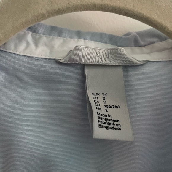 Fitted pale blue button up shirt - Picture 2 of 2